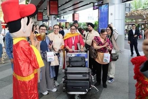 Thành phố đáng sống bùng nổ khách du lịch những ngày đầu xuân