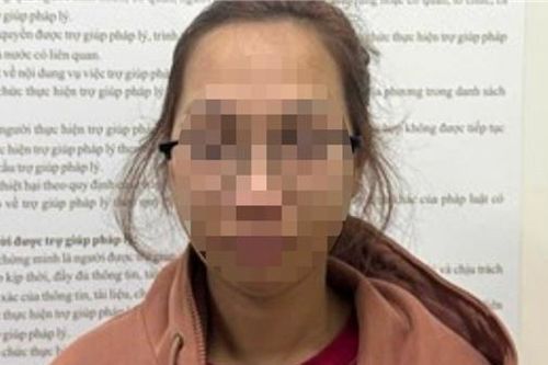 Hẹn tại nhà nghỉ nói chuyện nợ nần, nữ nhân viên tạp vụ rút dao đâm chủ nợ