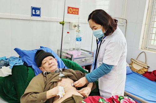 Nữ bác sĩ học và làm theo Bác