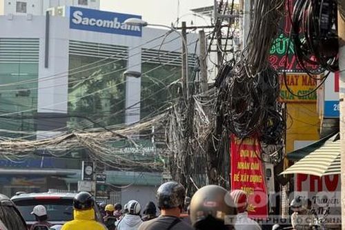 TPHCM: Ám ảnh 'hệ thống mạng nhện' cáp viễn thông rối như tơ vò sau vụ cháy trên đường Đỗ Xuân Hợp