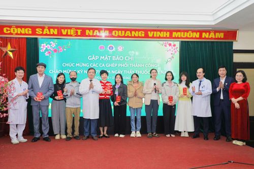 Cuộc hội ngộ đầy xúc động của 8 bệnh nhân được hồi sinh nhờ ghép phổi