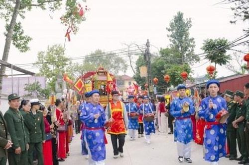 Để lễ hội là mùa vui náo nức...