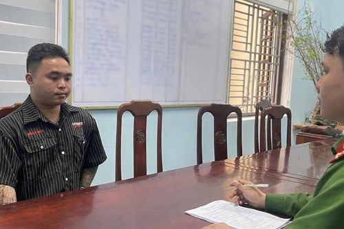 Giả danh công an, lừa nạn nhân chuyển tiền 'giải quyết dân sự' ngay trước trụ sở