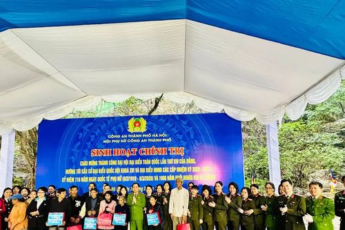 Phụ nữ Công an Thủ đô tổ chức sinh hoạt chính trị, phát động Tết trồng cây