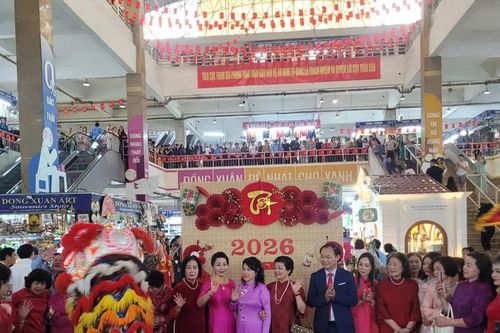 Khai chợ Đồng Xuân đầu xuân 2026: Tôn vinh truyền thống, giữ nguyên nét đẹp văn minh đô thị