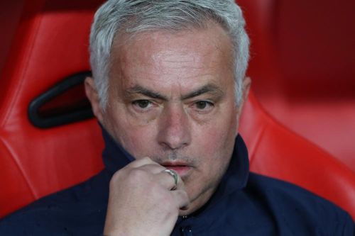 Mourinho ở đâu khi Benfica bị loại?
