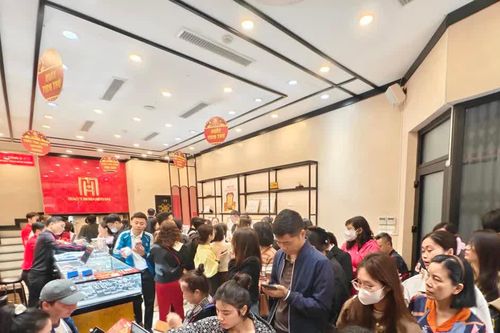 Livestream, vàng mini và máy bán vàng tự động khuấy đảo thị trường ngày Thần tài