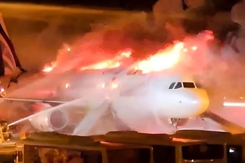 Nhật Bản sẽ cấm sạc dự phòng trên máy bay từ tháng 4 vì lo ngại cháy nổ