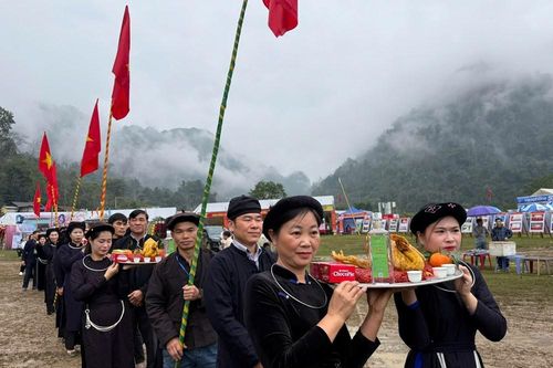 Khai mạc Lễ hội Lồng tồng Ba Bể và Hội báo Xuân tỉnh Thái Nguyên