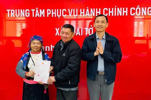Câu chuyện bình dị, hạnh phúc của cụ ông 68 tuổi và cụ bà 69 tuổi trên đỉnh đèo Pha Đin