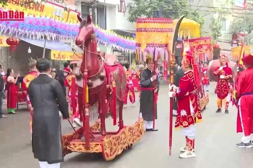 Độc đáo điệu múa 'Con đĩ đánh bồng' trong lễ hội làng Triều Khúc