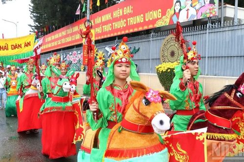 Độc đáo diễu hành trẩy hội chùa Ông ở Đồng Nai