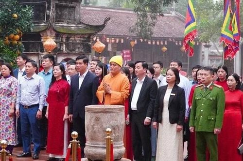 Dâng hương mở đầu các hoạt động Lễ hội mùa Xuân Côn Sơn-Kiếp Bạc năm 2026