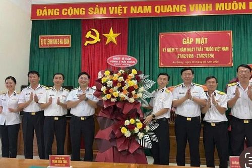 Nâng cao chất lượng khám, chữa bệnh cho bộ đội và Nhân dân Vùng 5 Hải quân