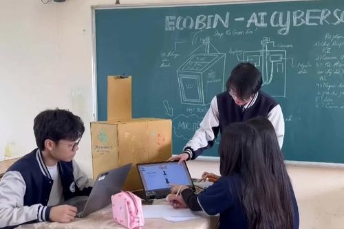 Học sinh ứng dụng trí tuệ nhân tạo làm thùng rác thông minh dự thi khởi nghiệp