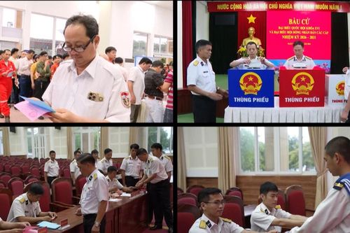 Cử tri làm việc dài ngày trên biển đi bỏ phiếu sớm