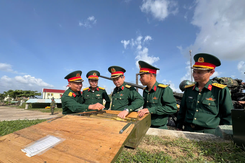 Sắc xuân trên trận địa pháo