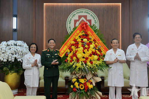 Thượng tướng Phạm Trường Sơn thăm, chúc mừng các đơn vị nhân Ngày Thầy thuốc Việt Nam