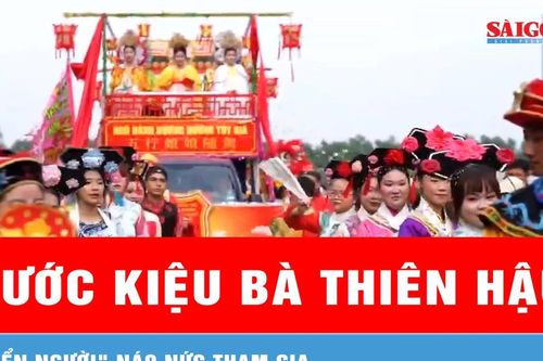 'Biển người' tham dự lễ rước kiệu Bà Thiên Hậu