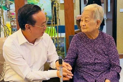 Lãnh đạo TPHCM tri ân cán bộ y tế lão thành
