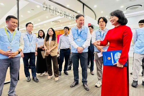 Lãnh đạo UBND TPHCM thăm, chúc tết doanh nghiệp tại Khu Công nghệ cao