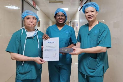 Bác sĩ 'nội' xuất ngoại - Bài 2: Chinh phục bằng năng lực