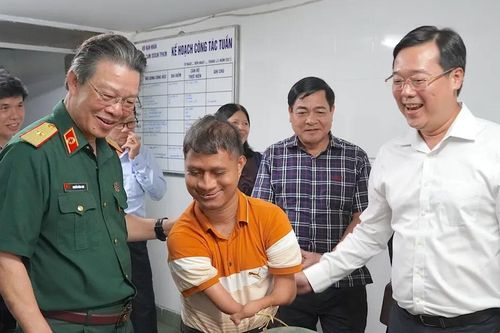 Lãnh đạo TPHCM thăm các cán bộ lão thành ngành y tế