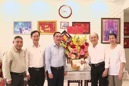 Lãnh đạo TPHCM thăm, chúc mừng Ngày Thầy thuốc Việt Nam
