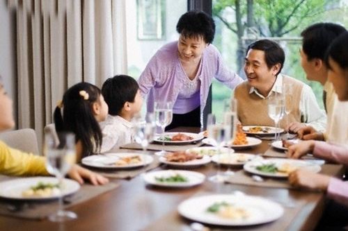 Phát động cuộc thi viết 'Bữa cơm gia đình ấm áp yêu thương'