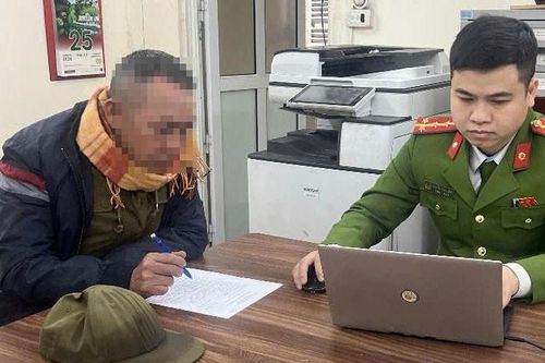 Tài xế xe ôm 'chặt chém' nữ du khách Mỹ ở Hà Nội khai gì?