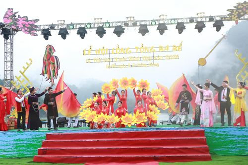 Lễ hội Lồng Tồng Ba Bể: Ngày xuân hội tụ văn hóa dân tộc và báo chí
