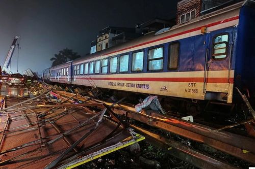 Thông tin mới nhất vụ tàu hỏa đâm nát đầu xe tải làm tài xế ô tô chết tại chỗ