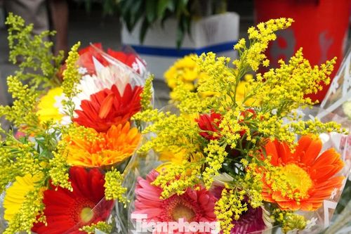 Dậy từ tờ mờ sáng đi mua loại hoa chỉ nghe tên đã nghĩ đến... tiền