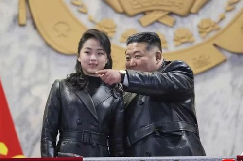 Con gái Chủ tịch Triều Tiên Kim Jong Un gây xôn xao với chiếc áo khoác