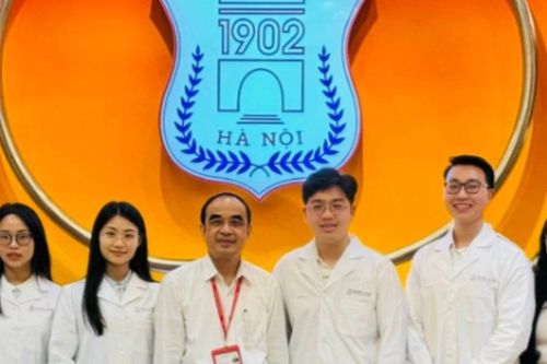 Quà 'đặc biệt' dịp 27/2 cho sinh viên Trường Đại học Y Hà Nội