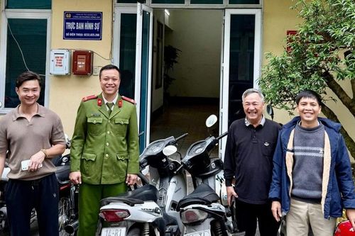 Hai người lạ đi nhầm xe nhau 7 ngày Tết