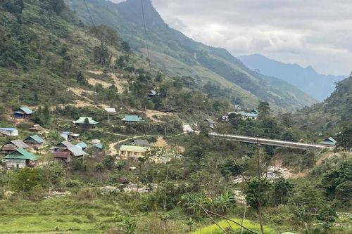 Vùng rốn lũ nỗ lực hồi sinh và những lá đơn thoát nghèo