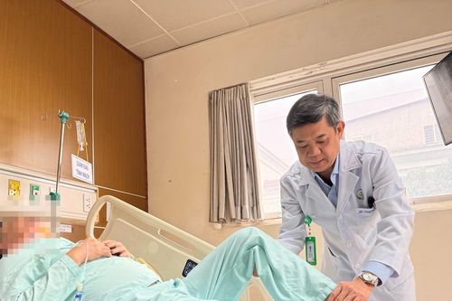 Nam Việt kiều về nước chữa liệt tứ chi, thoát nguy cơ tàn phế
