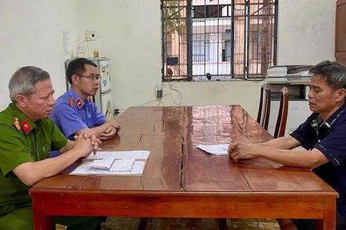 Lời khai kẻ dí điện mưu sát vợ, bịa chuyện 'về quê lo tiền chữa bệnh'