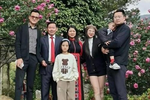Con dâu về ngoại ăn Tết, bố mẹ chồng lái xe 9 tiếng vượt 400km về thăm