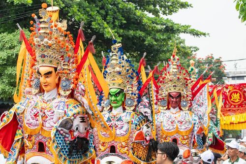 Hơn 800 người đội mưa diễu hành lễ Nghinh thần xuất du