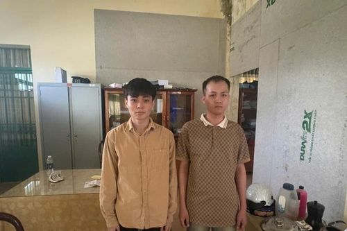 Vận động 2 đối tượng 'gây rối trật tự công cộng' có Lệnh truy nã ra đầu thú