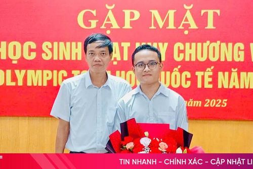 Thầy giáo Hà Tĩnh được trao Giải thưởng Lê Văn Thiêm