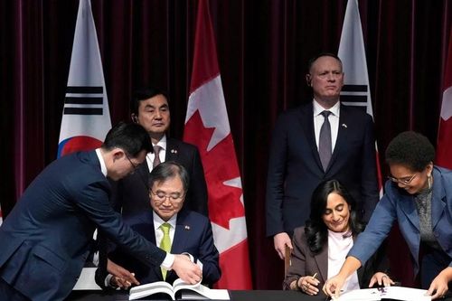 Hàn Quốc thúc đẩy hợp tác quốc phòng với Canada thông qua dự án tàu ngầm