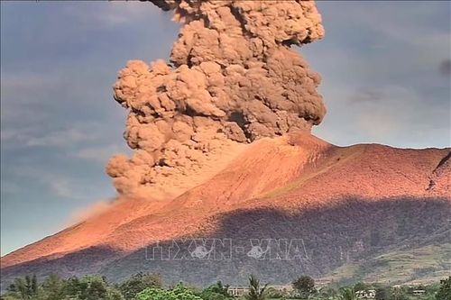 Philippines: Núi lửa Kanlaon phun tro bụi cao 2,5 km