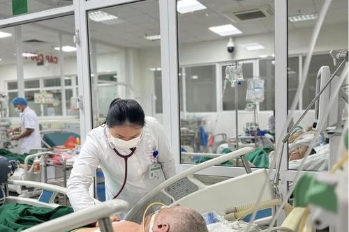 Không chỉ trơn trượt, nồm ẩm còn là 'ổ bệnh' trong nhà kín