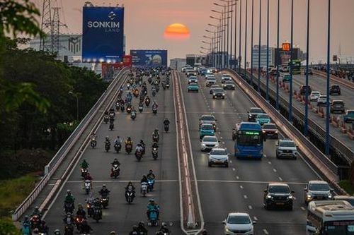 Hơn 1,4 triệu lượt khách qua sân bay, gần 800.000 người đi bến xe dịp Tết: Giao thông Tp.HCM vẫn thông suốt