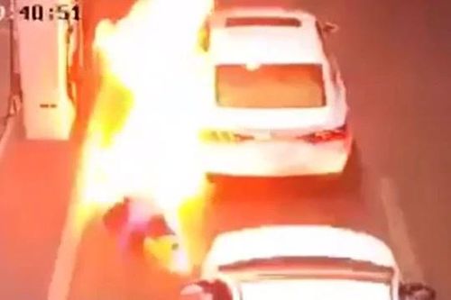 Thanh toán tiền xăng bằng thẻ, trạm xăng bất ngờ bốc cháy dữ dội