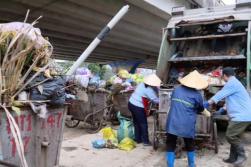 Khẩn trương giải quyết tình trạng ùn ứ rác thải cục bộ sau Tết