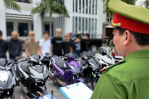 Khởi tố nhóm thanh thiếu niên mang hung khí gây rối, chém người rạng sáng mùng 1 Tết